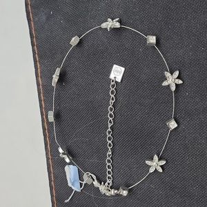 Beautiful silver/stainless steel flower anklet with adjustable chain.